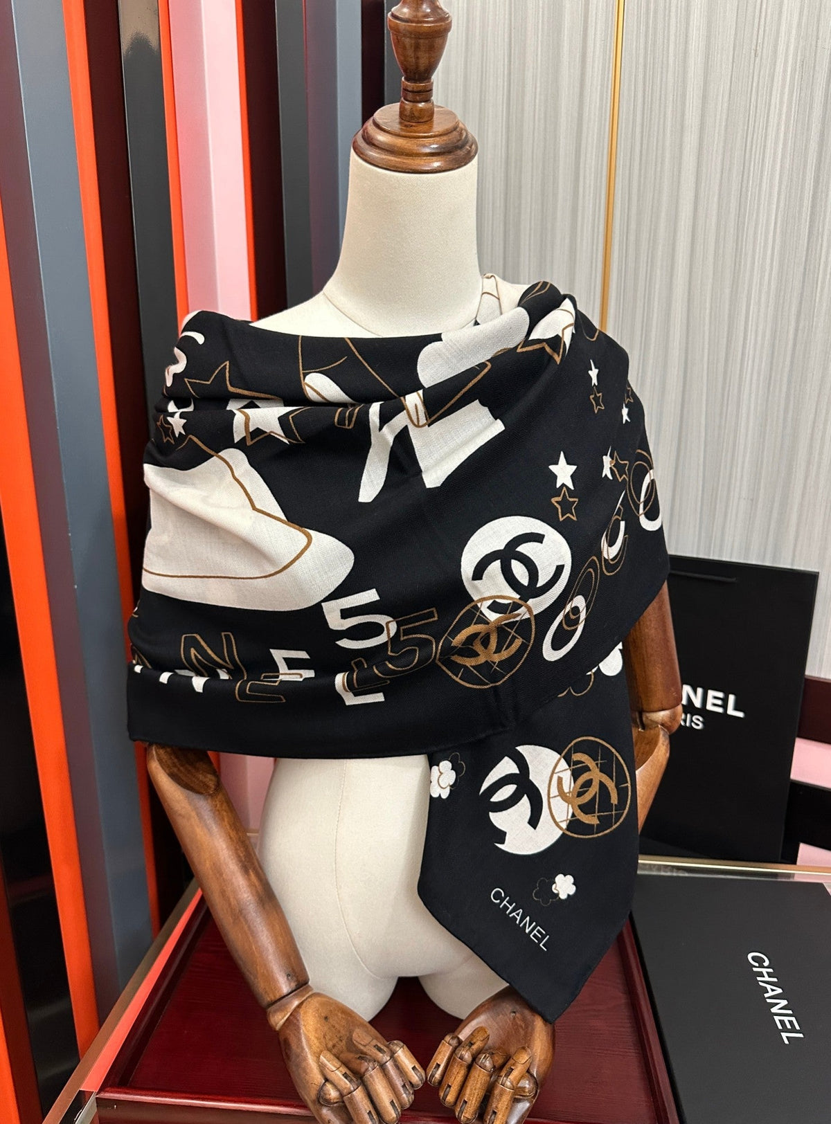 CC 26s Scarf 140 In Cashmere And Silk 441299
