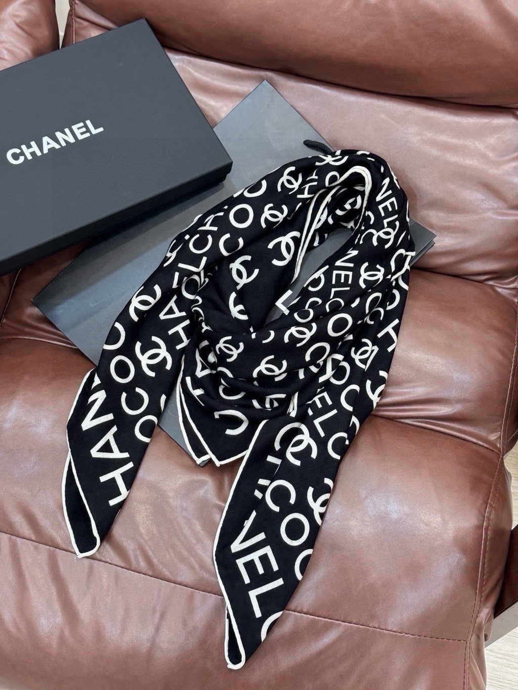 CC 26s Scarf 135x135 Black Cashmere mulberry Silk 328847