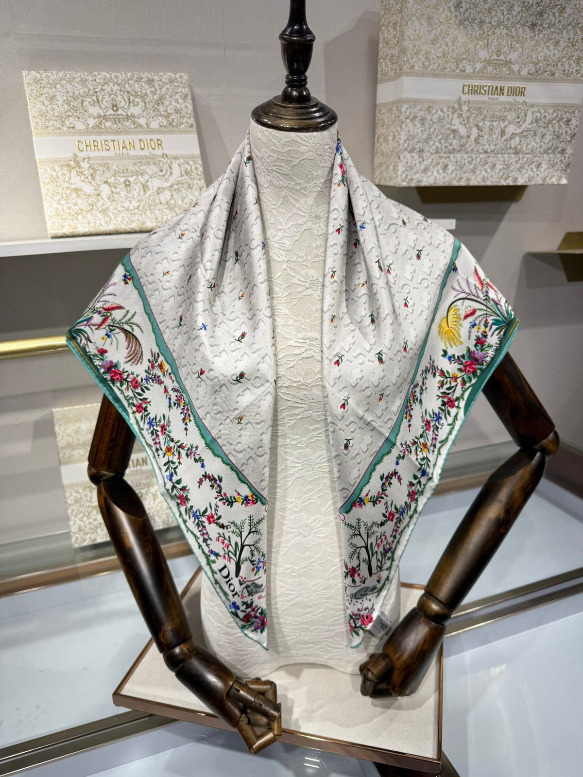CD Dioramour Revolution Flowers 90 Scarf White Colorful Silk Twill