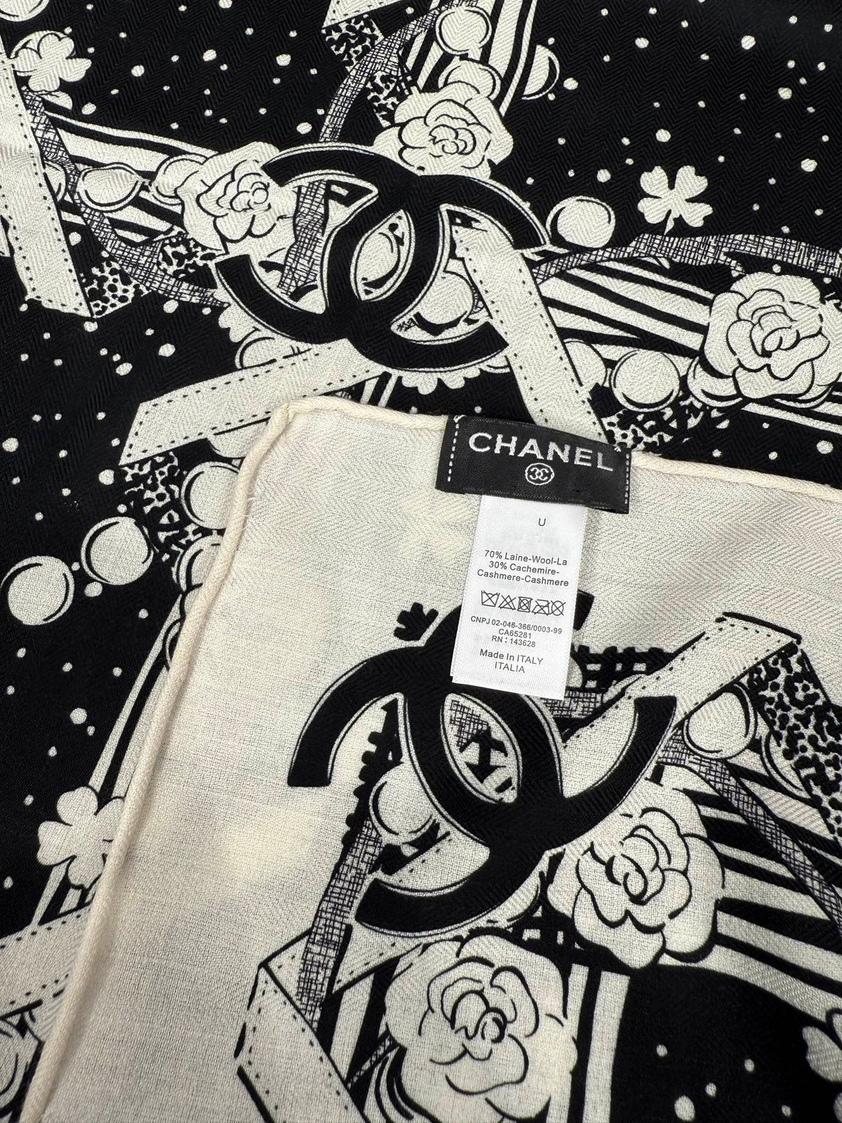 CC 26s Shawl 140x140cm Black White Cashmere Silk 212967