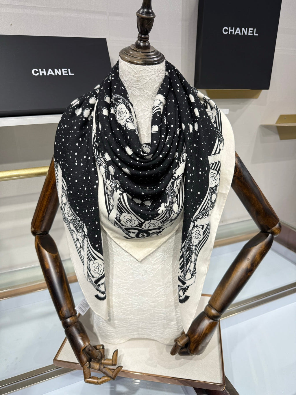 CC 26s Shawl 140x140cm Black White Cashmere Silk 212967
