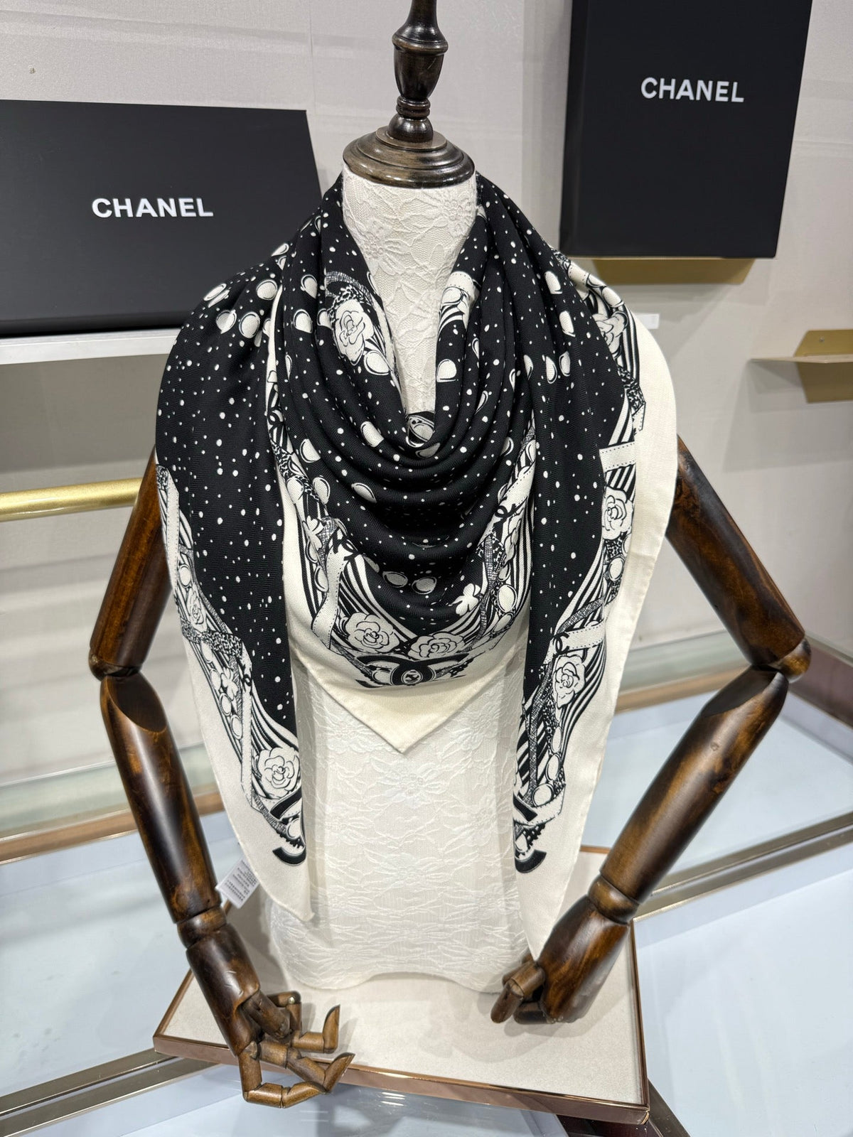 CC 26s Shawl 140x140cm Black White Cashmere Silk 212967
