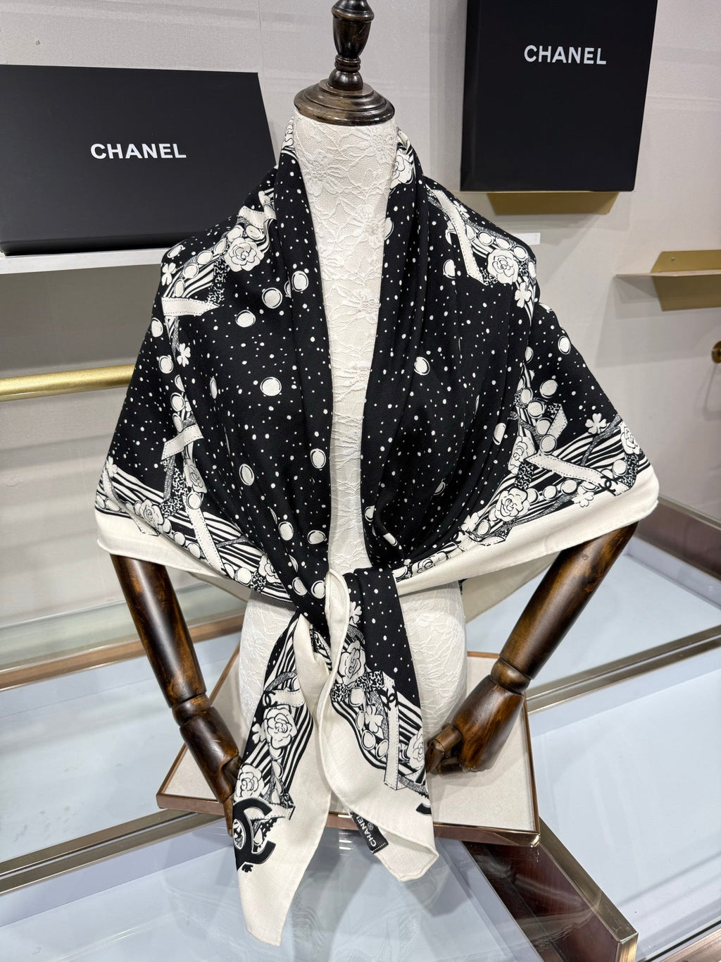 CC 26s Shawl 140x140cm Black White Cashmere Silk 212967