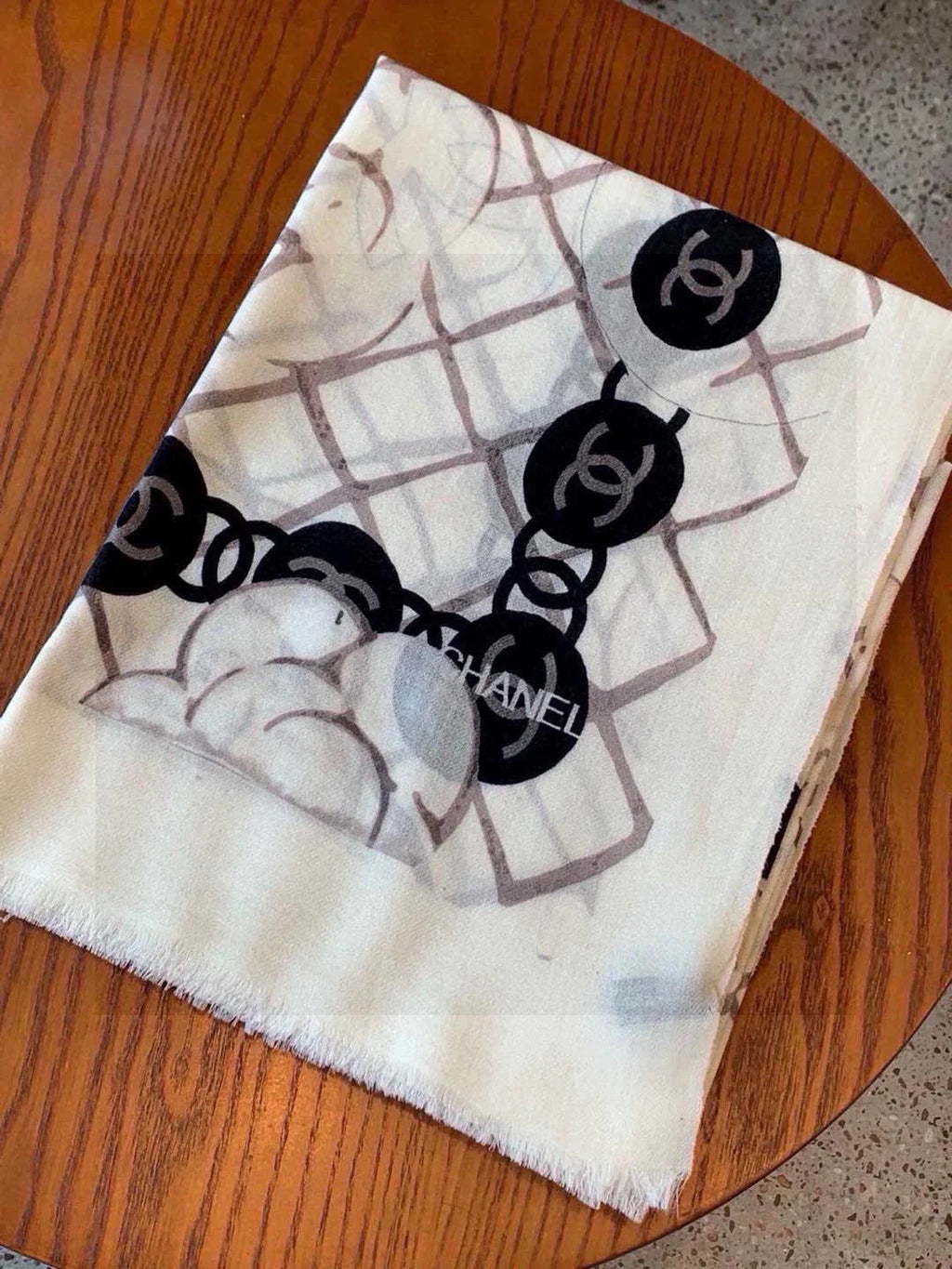 CC 25S SCARF 200 IN SILK 724722