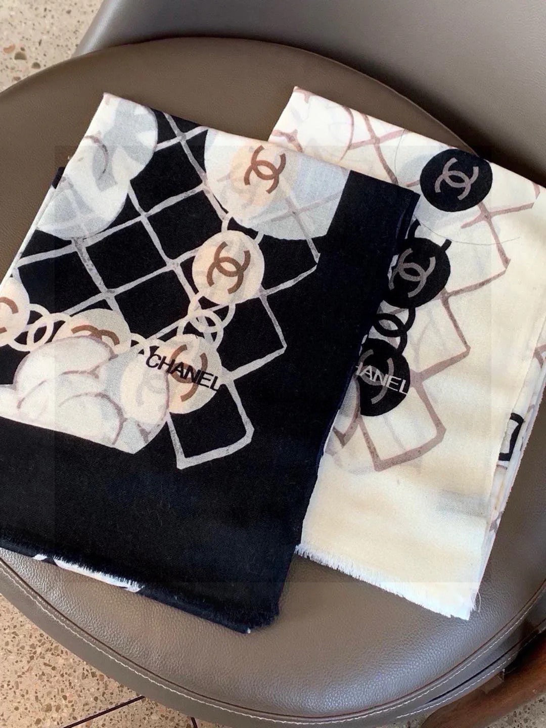 CC 25S SCARF 200 IN SILK 724722