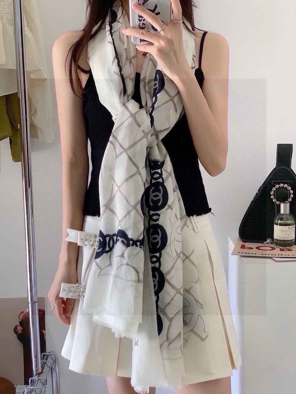 CC 25S SCARF 200 IN SILK 724722