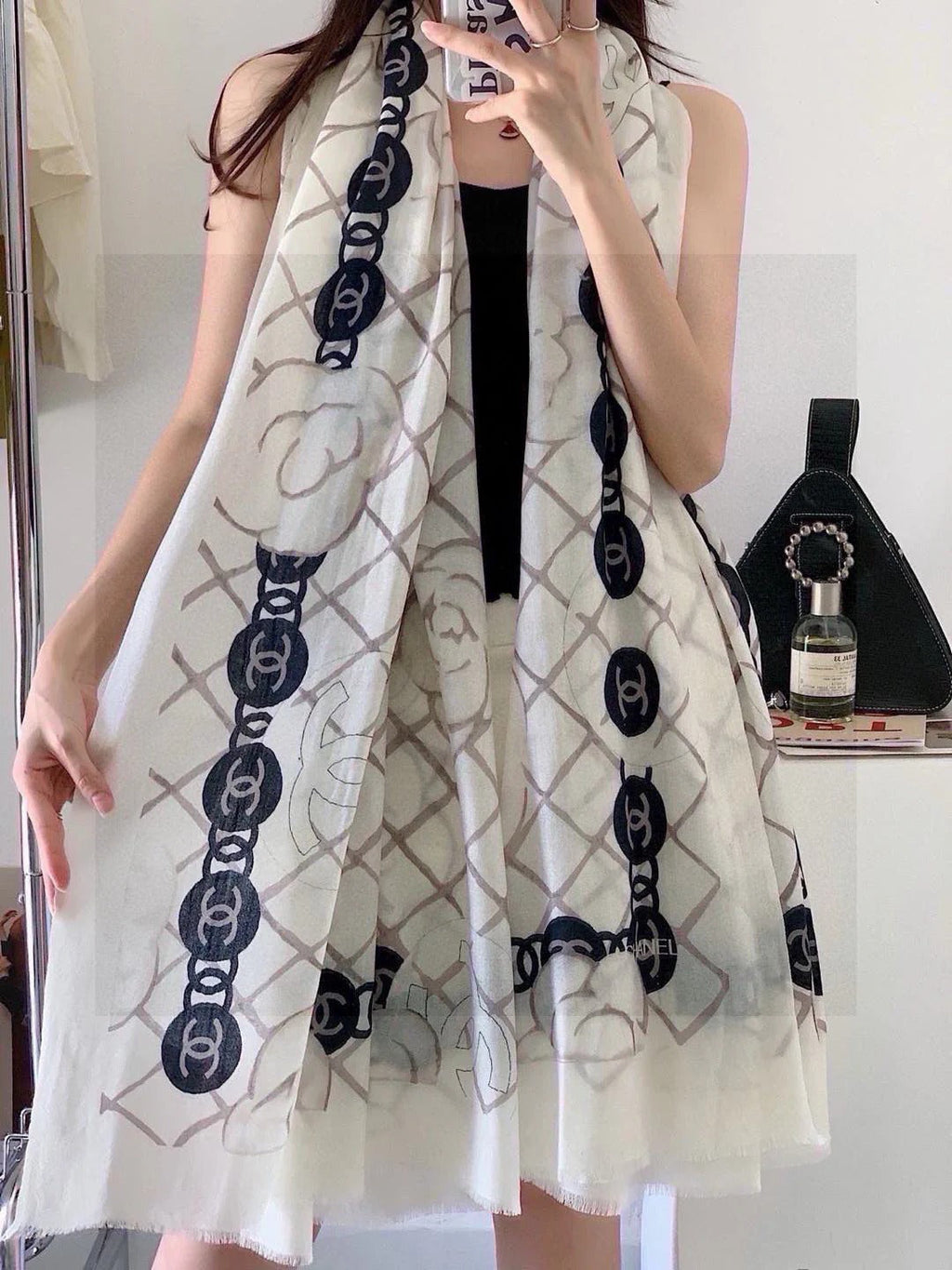 CC 25S SCARF 200 IN SILK 724722