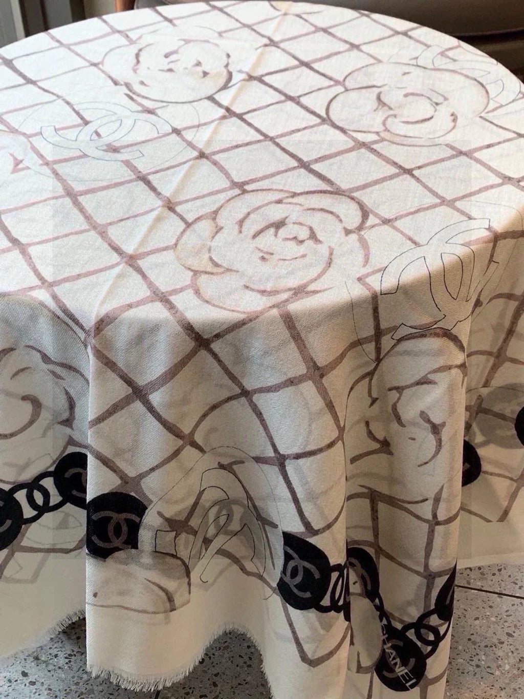 CC 25S SCARF 200 IN SILK 724722