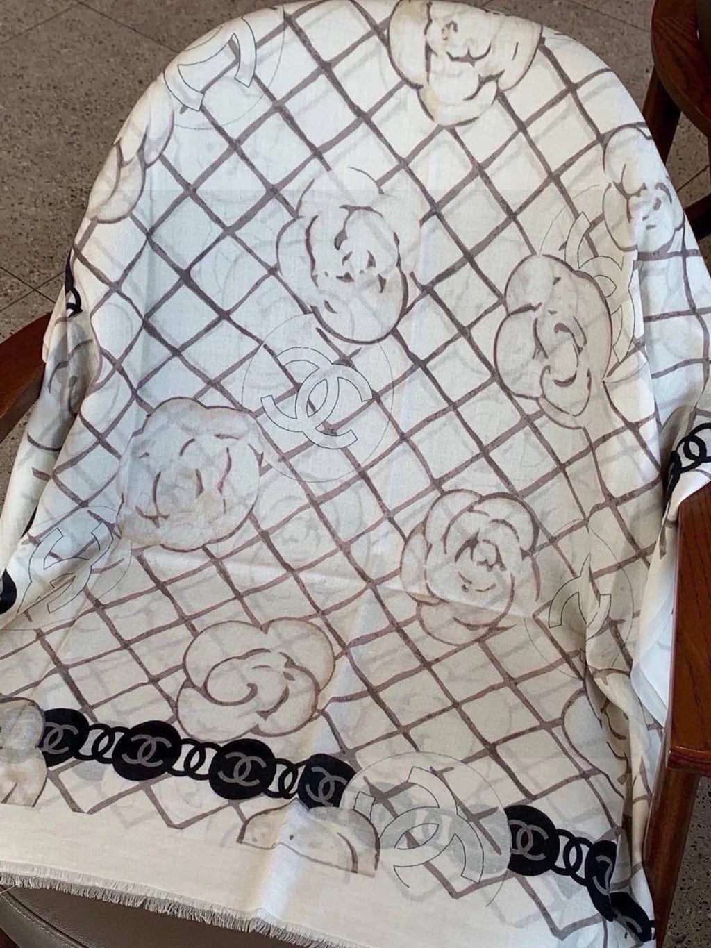 CC 25S SCARF 200 IN SILK 724722
