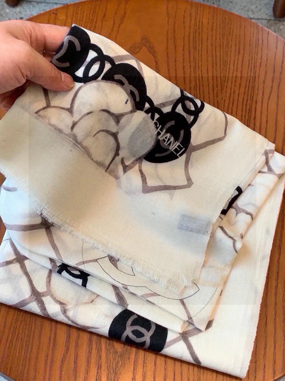 CC 25S SCARF 200 IN SILK 724722