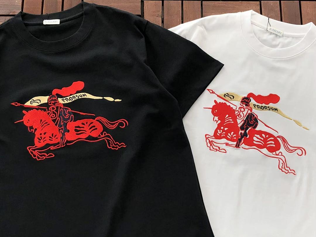 Burberry T-SHIRT