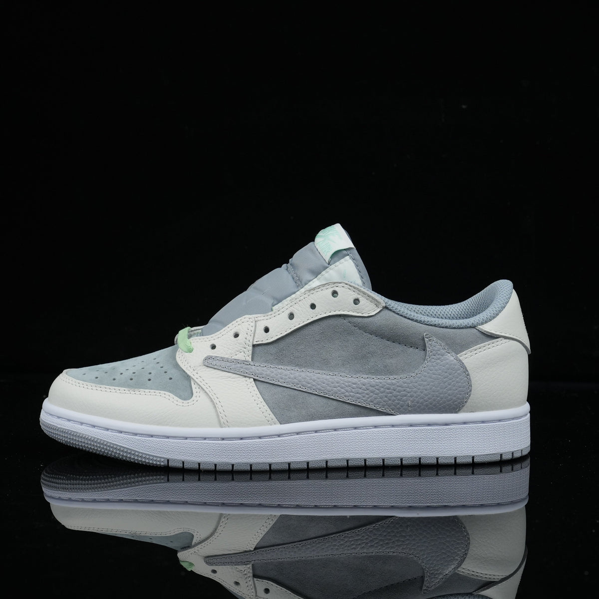 Travis Scott x Air Jordan 1 Low UNC Blue