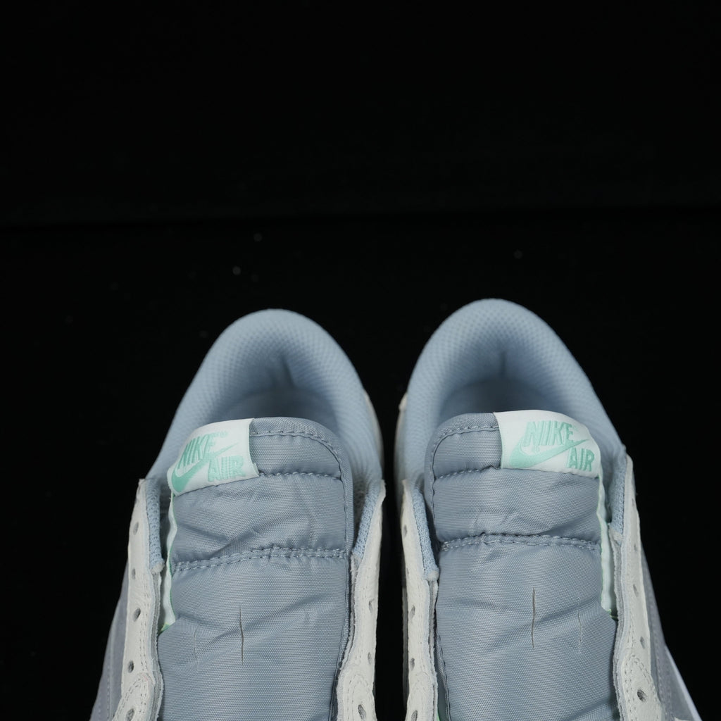 Travis Scott x Air Jordan 1 Low UNC Blue