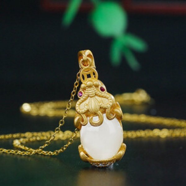 White Jade Gold Pixiu Lucky Pendant Necklace