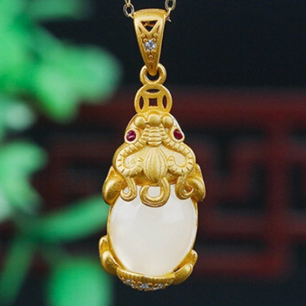White Jade Gold Pixiu Lucky Pendant Necklace