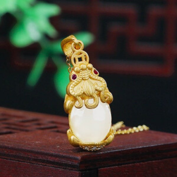 White Jade Gold Pixiu Lucky Pendant Necklace