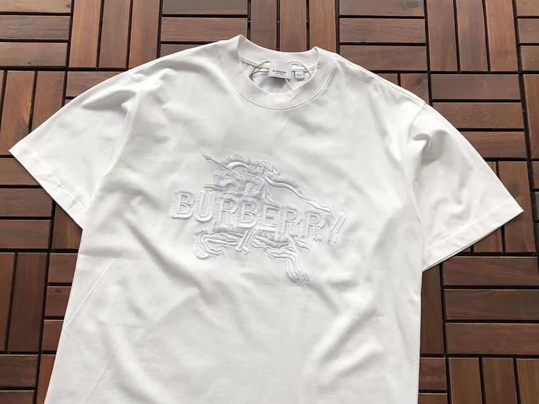 Burberry T-SHIRT